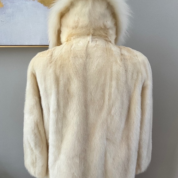 **STUNNING Mink & Fox Fur Coat** - Picture 3 of 9